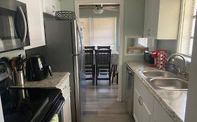 3 Bedroom House Fenced Backyard Private Patio Areas Grill Firepit Plenty Parking! Quick Access 10 Min To Beach Airport Delray West Palm
