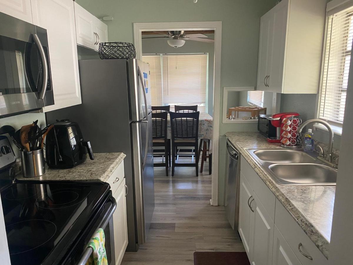 3 Bedroom House Fenced Backyard Private Patio Areas Grill Firepit Plenty Parking! Quick Access 10 Min To Beach Airport Delray West Palm Lake Worth Beach Exterior photo