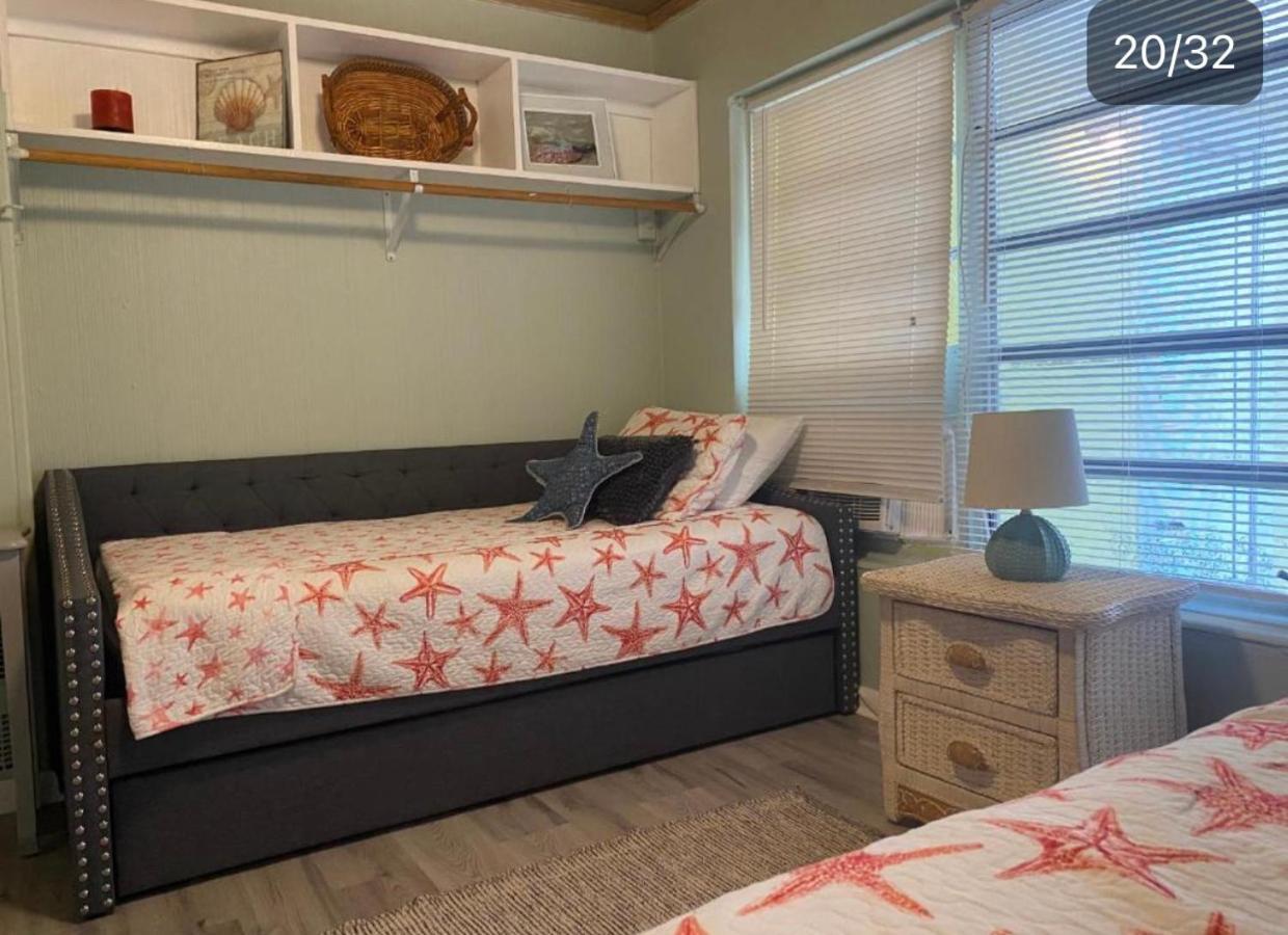 3 Bedroom House Fenced Backyard Private Patio Areas Grill Firepit Plenty Parking! Quick Access 10 Min To Beach Airport Delray West Palm Lake Worth Beach Exterior photo