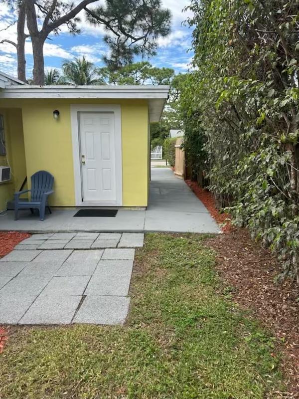 3 Bedroom House Fenced Backyard Private Patio Areas Grill Firepit Plenty Parking! Quick Access 10 Min To Beach Airport Delray West Palm Lake Worth Beach Exterior photo