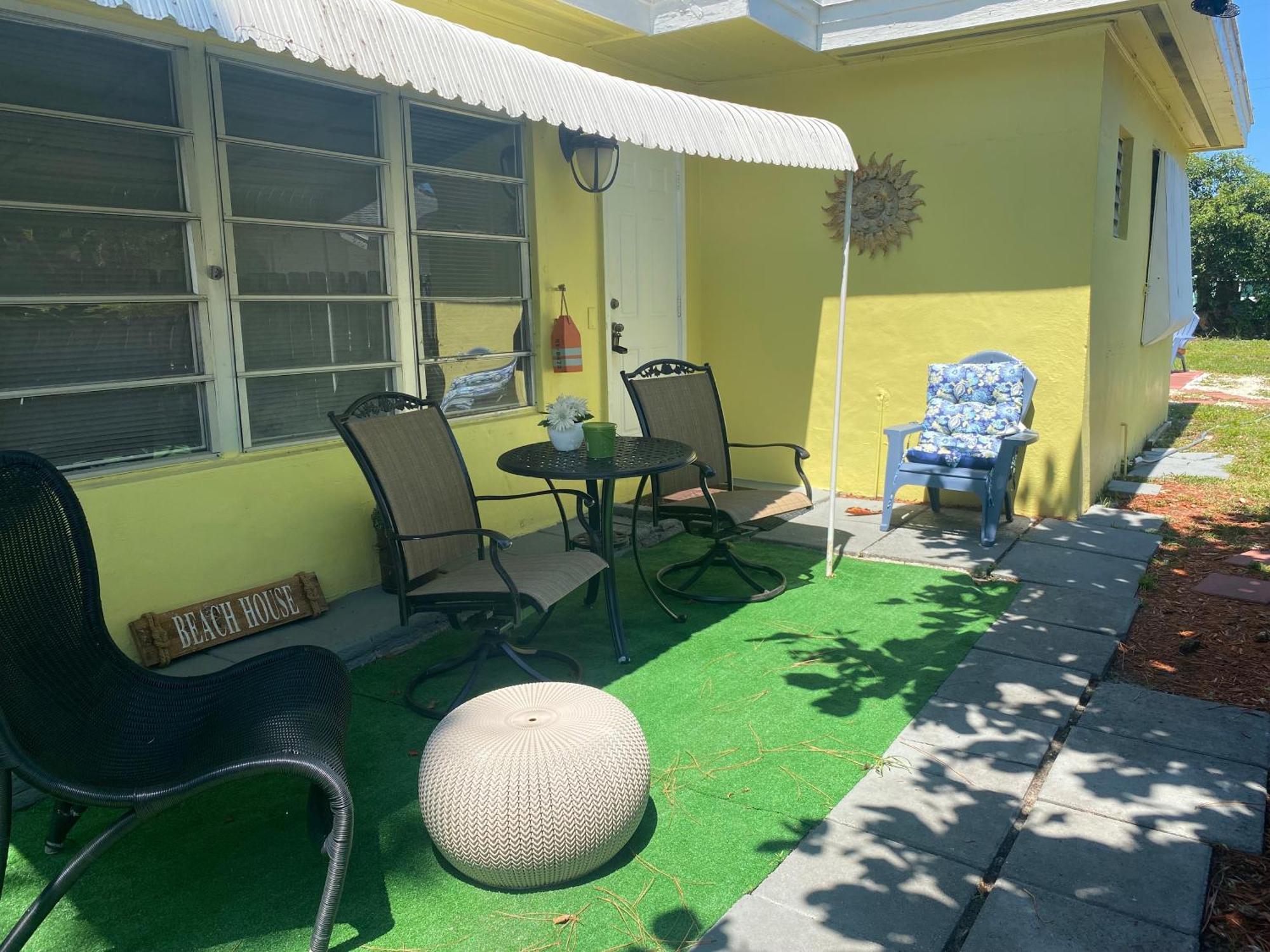 3 Bedroom House Fenced Backyard Private Patio Areas Grill Firepit Plenty Parking! Quick Access 10 Min To Beach Airport Delray West Palm Lake Worth Beach Exterior photo
