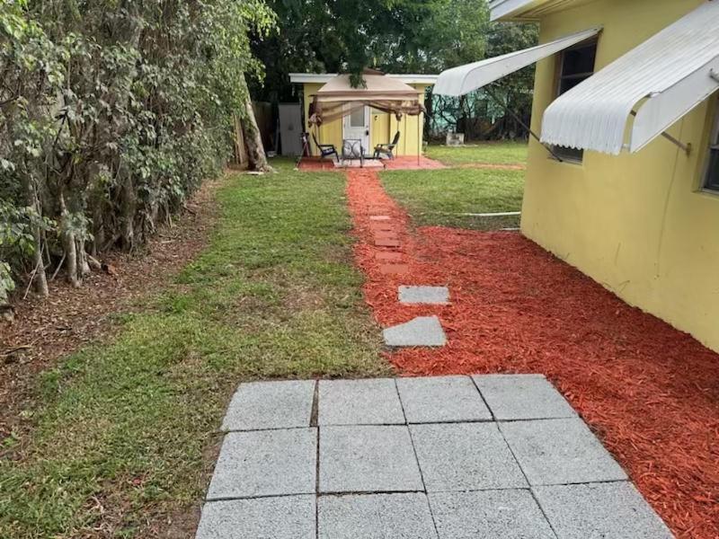 3 Bedroom House Fenced Backyard Private Patio Areas Grill Firepit Plenty Parking! Quick Access 10 Min To Beach Airport Delray West Palm Lake Worth Beach Exterior photo